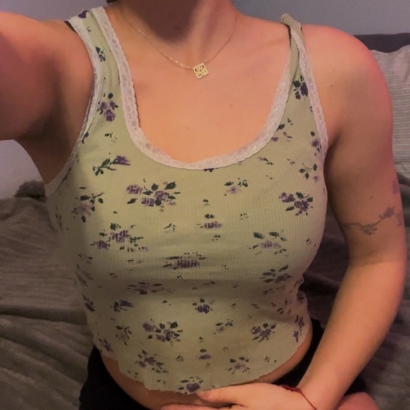 green floral cropped top with delicate lace border 🌿🌿 - Picture 3 of 5